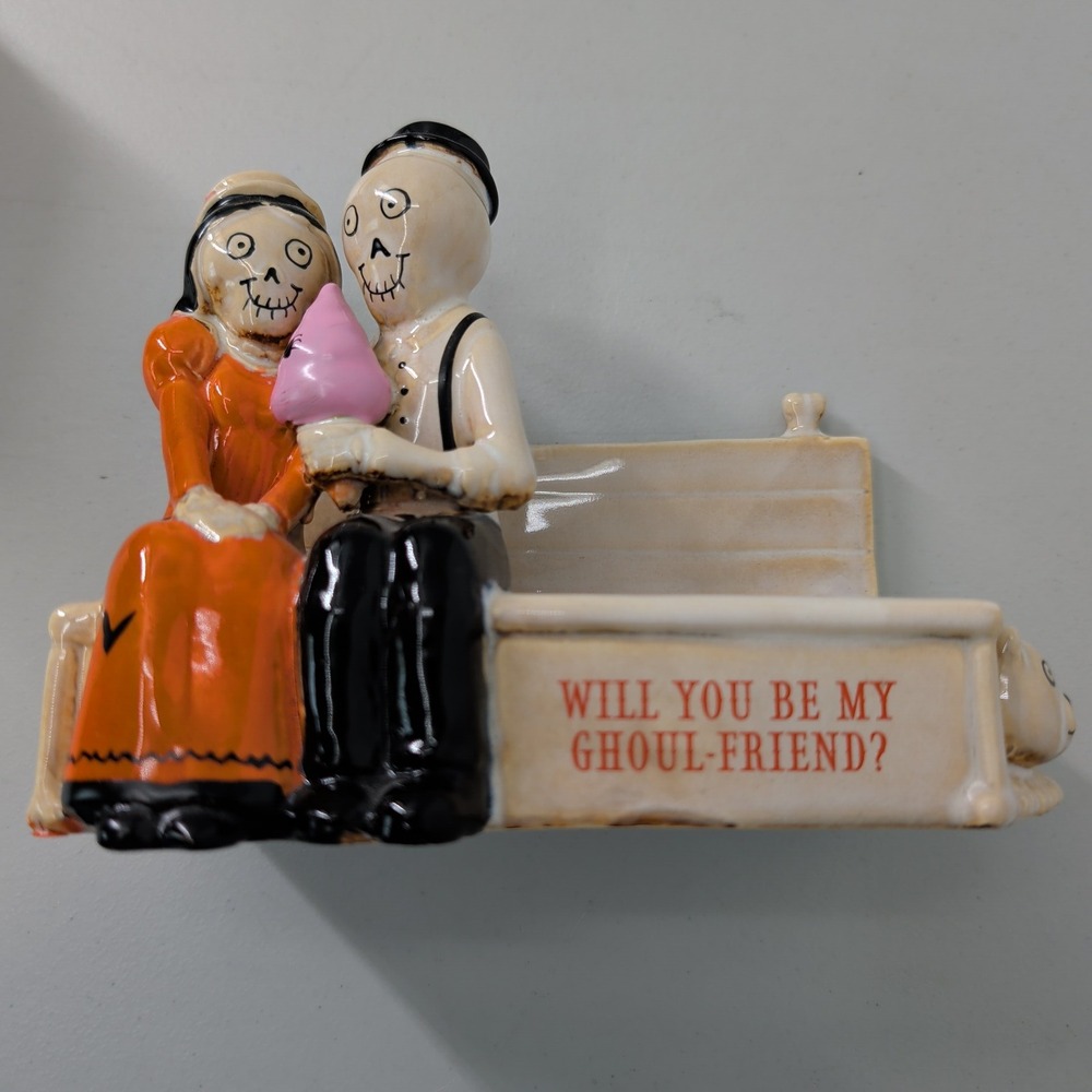 Yankee Candle Boney Bunch Ghoulfriend Skeleton Couple with Cat 1698536